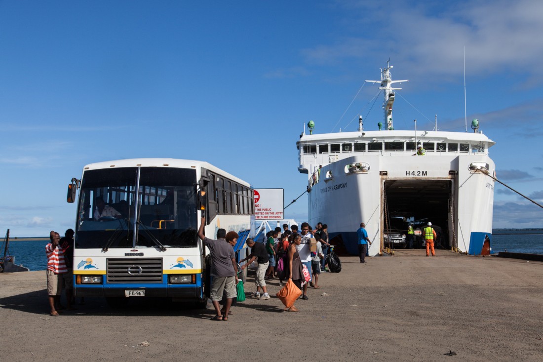 Mit Bus, Fähre und Taxi von Suva nach Rukuruku auf Ovalau